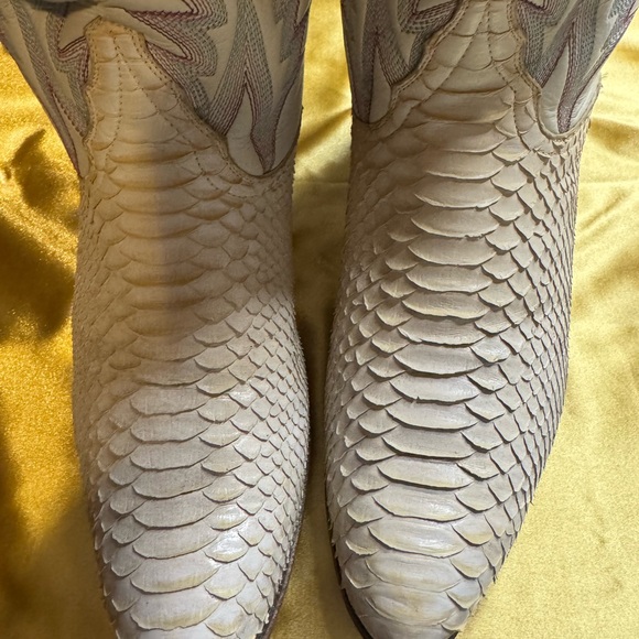 Tony Lama White and Purple Textured Heeled Boots. Made in Texas. - Picture 3 of 16